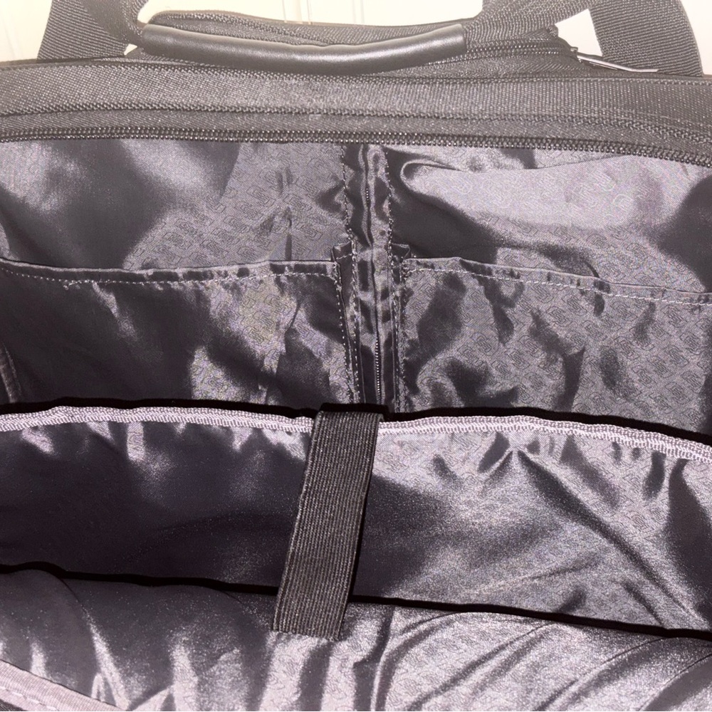 Solo NY Bryant rolling case; never used - Picture 5 of 9